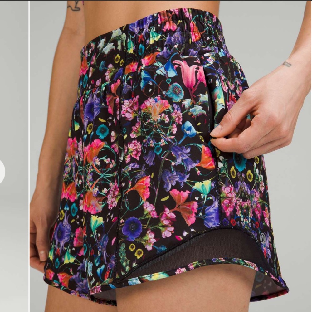 Lululemon Hotty Hot High Rise Lined Short 4”